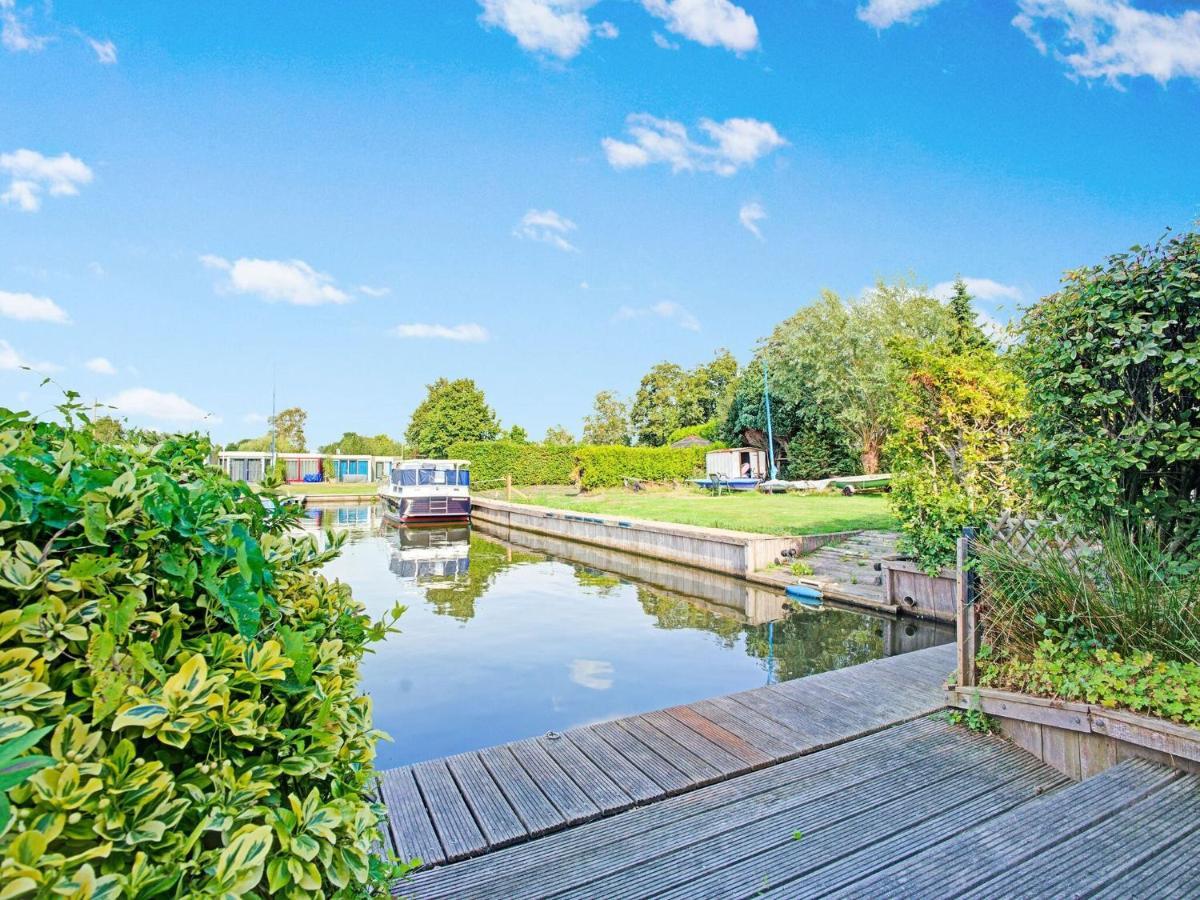 Waterfront Holiday Home With Jetty Boornzwaag over de Wielen Экстерьер фото