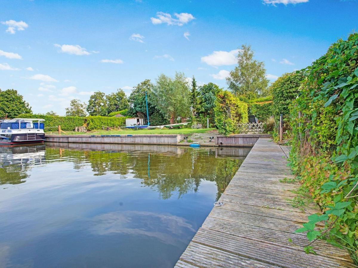 Waterfront Holiday Home With Jetty Boornzwaag over de Wielen Экстерьер фото