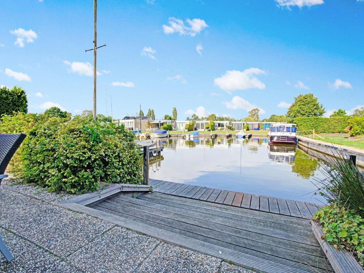 Waterfront Holiday Home With Jetty Boornzwaag over de Wielen Экстерьер фото